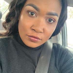 Meet your Posher, Mia